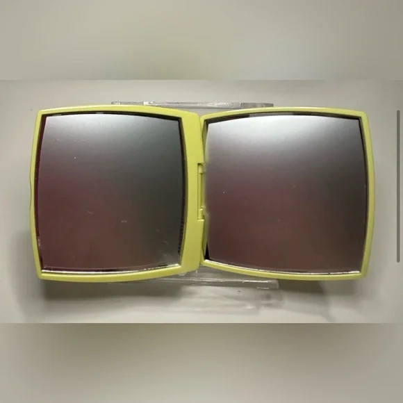 Chanel Yellow Duo Mirror Double Facettes Compact w/ Black Logo NEW in Box SALE - Picture 4 of 8